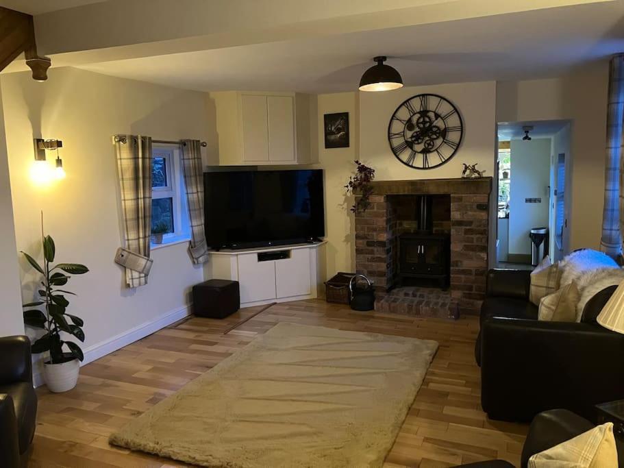 Woodbine Cottage-Part Of Alton Cottages 外观 照片